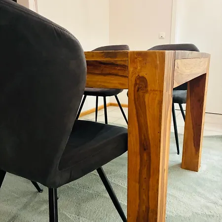 Rebennah - Modern - Freisitz - Kueche - Ideal Fuer Monteure Platten