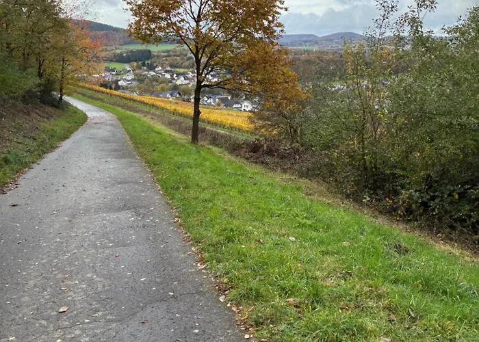 Rebennah - Modern - Freisitz - Kueche - Ideal Fuer Monteure Platten